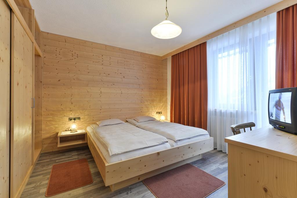 One-Bedroom Apartment,120326679:JPEG